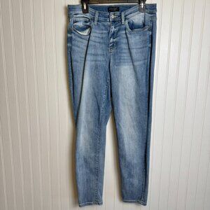 Judy Blue Relaxed Fit Medium Wash Jeans L11